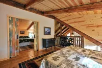 Muskie Ridge- beautiful and rustic 3 bedroom cabin near the Chippewa Flowage.