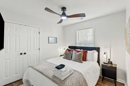 The Luxe/Hot Tub/Playground/12 Min to Horse Park