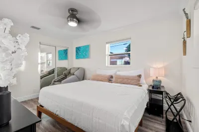 Golf, Sauna, Cold Plunge, Pool, Hot Tub & Theater Hotels near Palm Springs