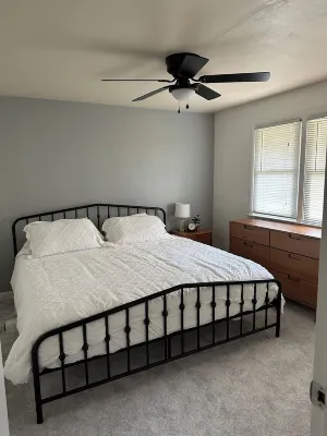 Charming 3-bedroom townhome with AC and WiFi in Greensburg Отели рядом с достопримечательностью «Гайд Парк Плаза»