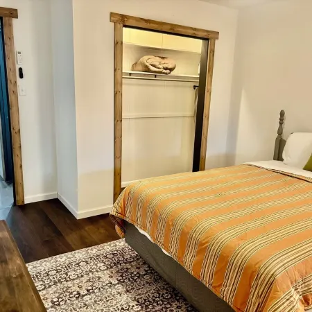 Bison Hall 5, No cleaning fee, Near Harding