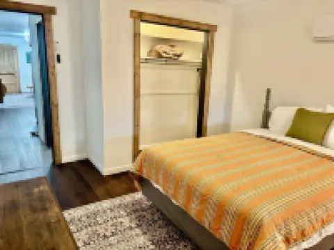 Bison Hall 5, No cleaning fee, Near Harding