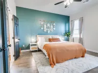 Western-Themed Family Retreat -- Kid-Friendly, Fire Pit, New Build Home Hotels near University of Central Oklahoma