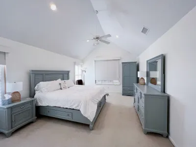 The Whale | On-site parking 3 blocks to Jax Beach