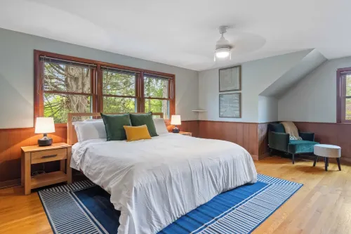NEW OWNER SPECIAL>Cottage on 6th