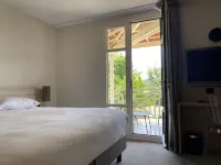 Domaine de la Reynaude Hotels in Lambesc