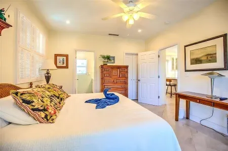 Villa Iki -Private Dock & Pool - Oceanfront 8 Guests