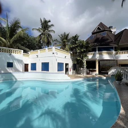 Charming and Remarkable15-Bed Villa in Diani Beach