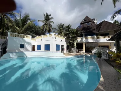 Charming and Remarkable15-Bed Villa in Diani Beach Hotels in 