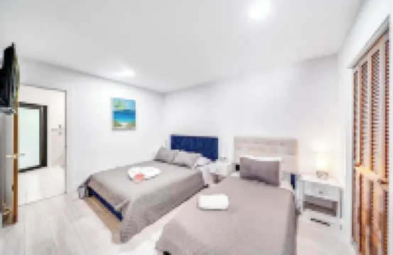 Heated Pool & Waterfront! Kayaks + Pool Table!