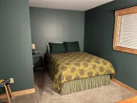 Spacious 4-bedroom house w/Hot Tub near Sugarloaf with WiFi, bonus room and more