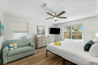 Coastal Charm, Private Pool, Private Beach Access!