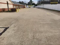Budget Inn - parking