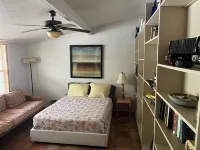 Charming Dog-Friendly, Large Private Tropical Backyard. 3 Bed 2 Bath Great Value