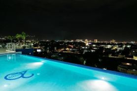 Apartment with Roof Top Pool.