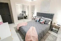 Close to the Beach and 5th Ave! Fun Naples Peaceful Getaway 4U! Naples Grande 주변 호텔