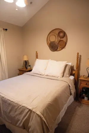 Cozy 2-Bedroom Cottage with Loft, AC, and WiFi on Peaceful 295-Acre Property