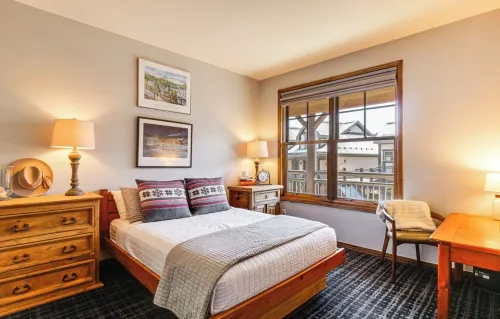 "Take 5" Mountain Getaway-  Walk to Town & Slopes - Unmatched Mountain Views