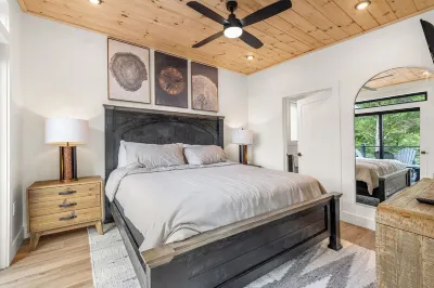 Cozy 4-Bedroom Sevierville Cabin with Pool, Hot Tub, Arcade & Mountain View