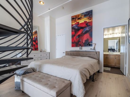 The Cove: City Loft Living - 2B/2.5B