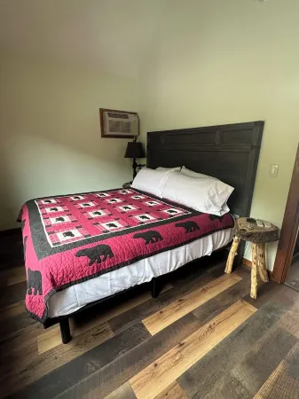 On the Rocks - Cozy 1-br condo w/ stunning views 5 mins to downtown Blowing Rock Отели в г. Blowing Rock