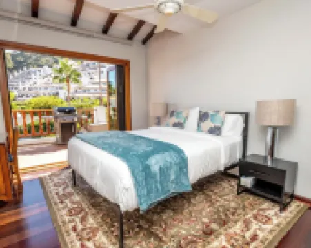 Hamilton Cove 2-bedroom condo with golf car & A/C in pleasant Catalina Island