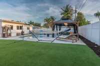 Heated Pool Family friendly House 4 minutes from The Beach