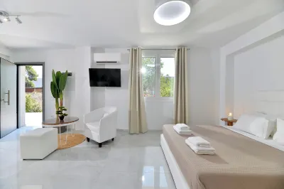 Alekos Luxury Suites Free 24h Transportation from - to Airport