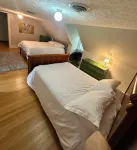 RIVERSIDE RETREAT - an outdoor enthusiasts and bikers DREAM Location! Hotels in Fries