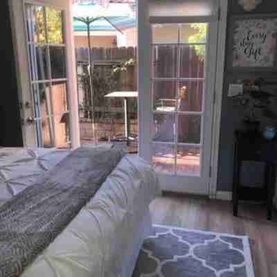 Gilligan's Island Temecula- Top Rated on Google-Tropical Paradise- Spa- MiniGolf Rooms