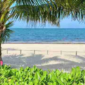 BEACHFRONT w/Huge pool & private terrace l BBQ I Fast WiFi 2Br Fitness & Recreational Facilities