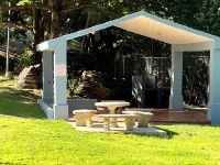NEW! Couple’s Getaway! With Ocean Views+Balcony+Pool+Private Beach+Near Eateries