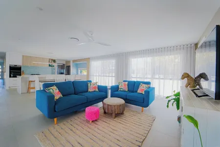 Palm Beach Cinema House - Entertainers Delight Отели в г. Palm Beach