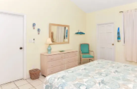 Buttercup Family Cottage beautiful beach, great snorkeling spot across the road