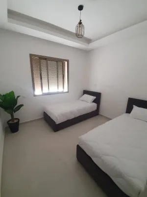 Luxury apartment with sea view, 5 minutes walk from the beach! With air conditioning