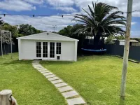 Relax in style  - mineral spa, games room, trampoline, fireplace (Pet friendly)