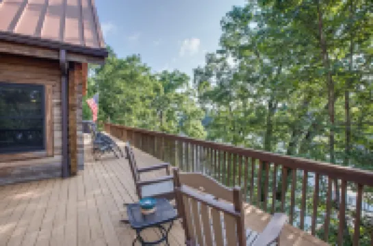 Ten Mile Cabin / with boat dock