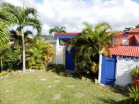 Sainte-Anne, typical villa for 4-6 people Sea view, directly on the beach. Hotels near Plage de Pointe Marin