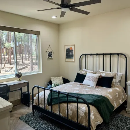 New Beautiful Cabin Located in Quiet Torreon Cul-De-Sac
