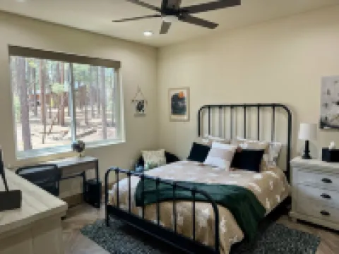 New Beautiful Cabin Located in Quiet Torreon Cul-De-Sac