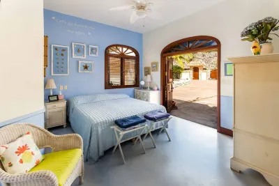 Sophisticated Oceanfront Villa, Beach Access Các khách sạn ở 