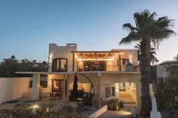 Gorgeous 6 Bdr. Home in Cabo Bello, Walk to the beach, Heated Pool & Ocean Views