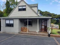 Absolute Waterfront Retreat Hotels in Opua