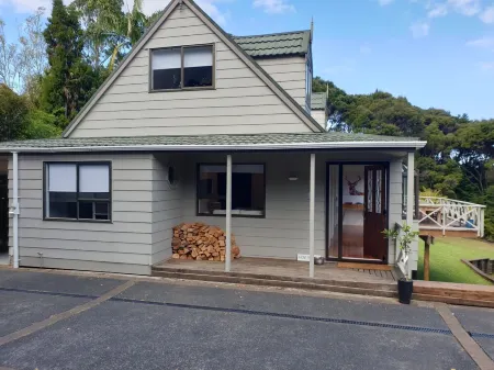 Absolute Waterfront Retreat Отели в г. Опуа