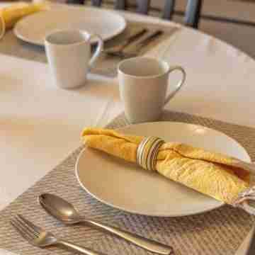 Family Friendly Las Olas Oceanfront Remodeled 2Br Steps to Surf, Sand & Dining! Dining/Meeting Rooms