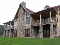 Cabin in the Blue Ridge. Hotels near The Back Of the Dragon - Marion