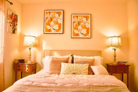 Charming 4bd house near the coast with backyard