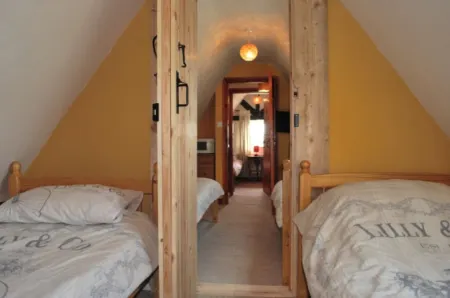 Quirky Cottage Sleeping 10 S/C <br>B&B Adjoining Fox Covert Pub Yarm