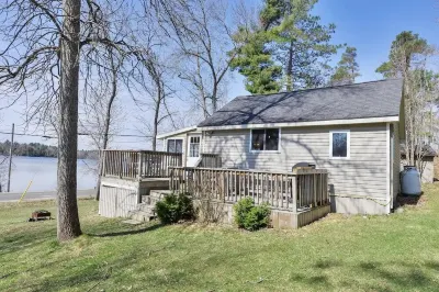 One Bedroom Cottage W/Loft By The Moon River Hotels near The KEE to Bala