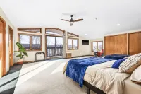 Spacious light-filled house near Stillwater - The Stone's Throw Riverhouse